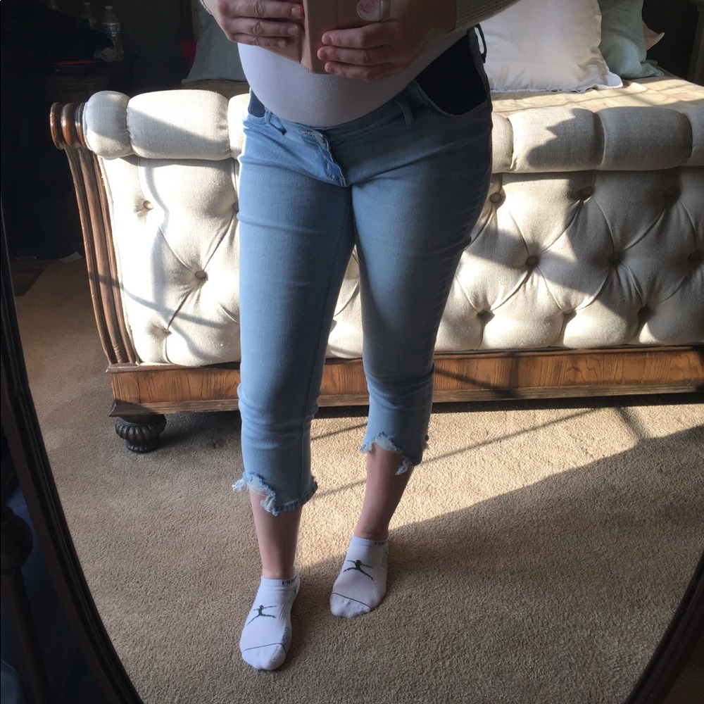 Capri jean maternity distressed bottoms size M